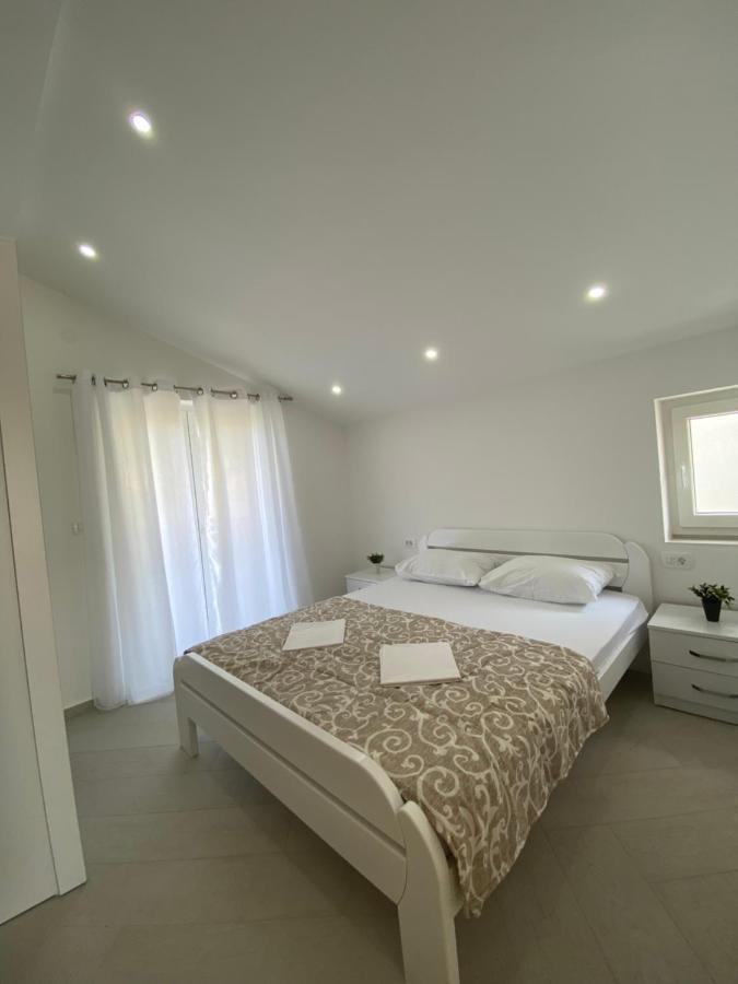 Mavalux Apartments Тиват Екстер'єр фото