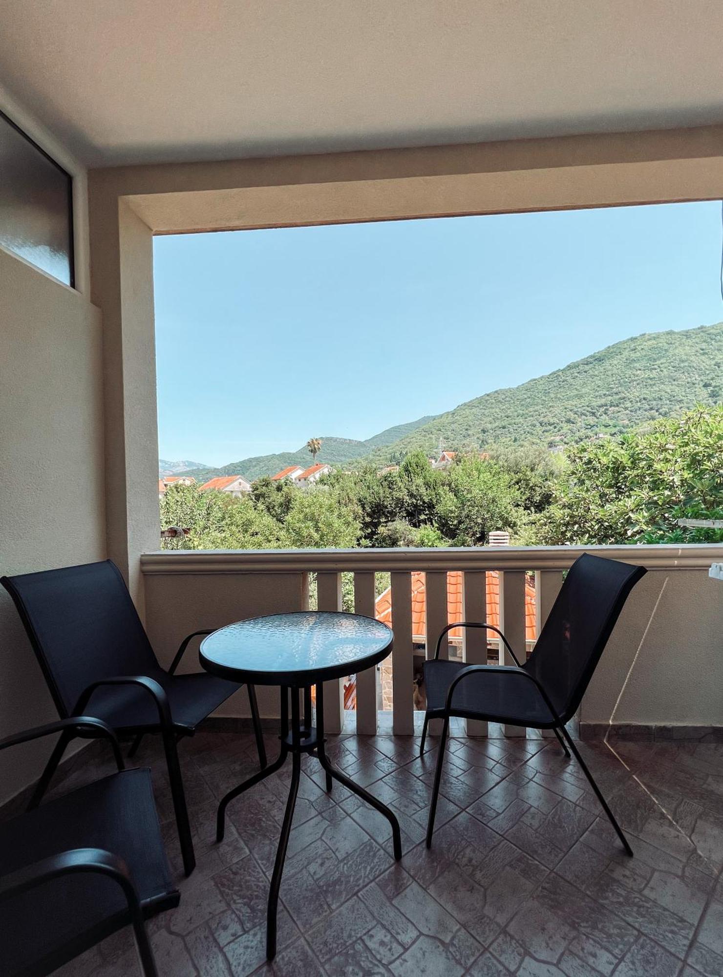 Mavalux Apartments Тиват Екстер'єр фото
